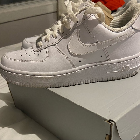 Nike Air Force 1s women’s size 5 - Picture 3 of 5
